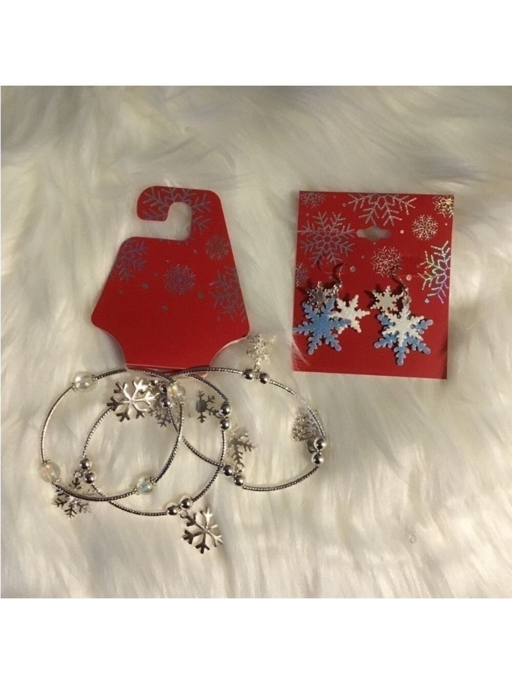 Kohls Celebrate Together stretch bracelet & fishhook earrings set